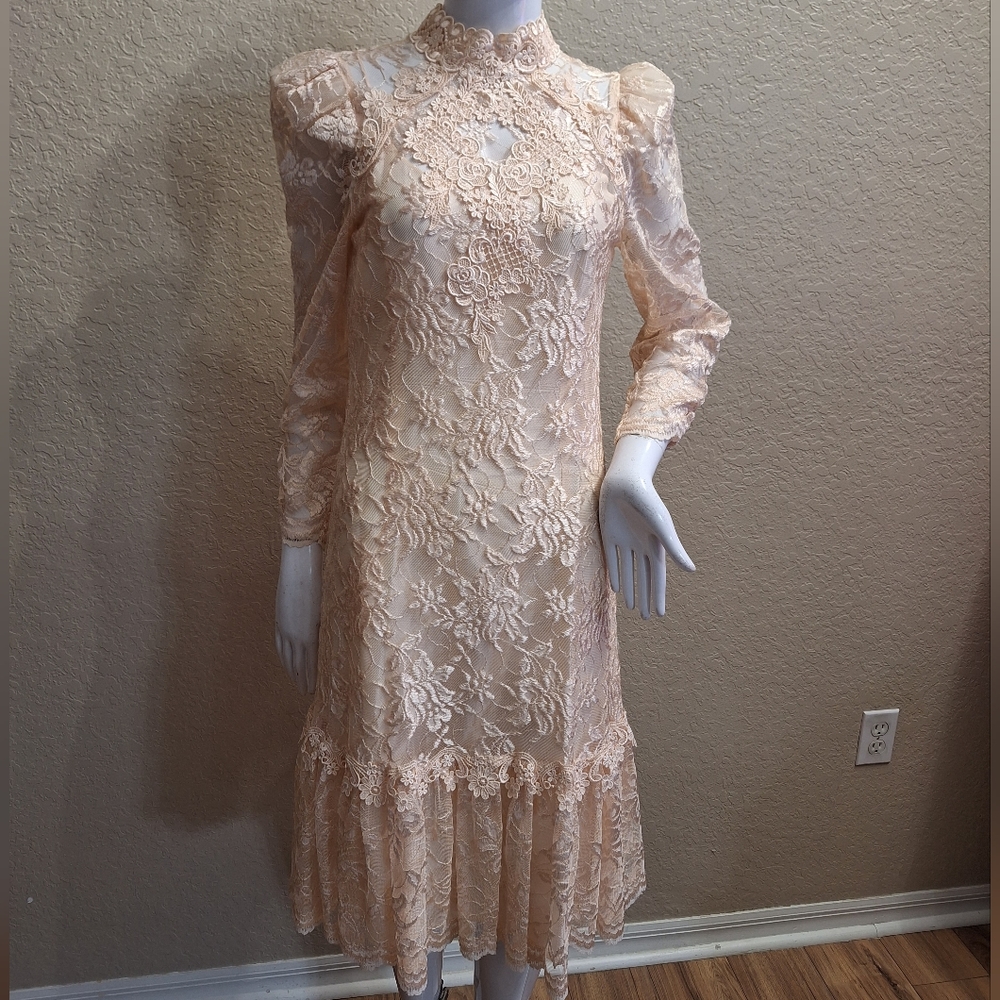 Vintage Cache by Bari Protas 2 PC. Peach Lace overlay Dress.